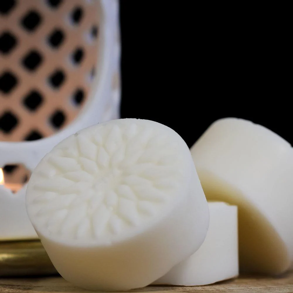 Set of 12 Oud & Amber Luxury Wax Melts - Image 4